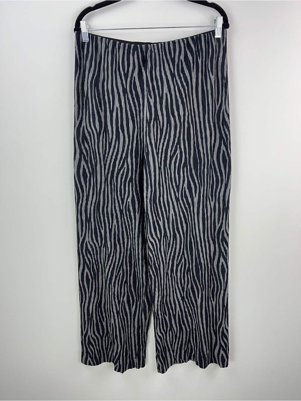 💚 3947. Umgee Black and Gray Zebra-Print Plisse Pants